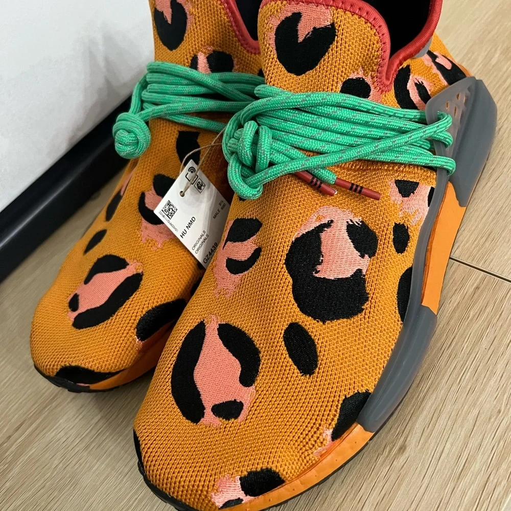 PHARRELL AND ADIDAS ORIGINALS - Picture 1 of 5